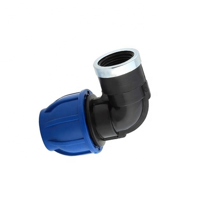 Instalação de compressão em PP azul para abastecimento de água e irrigação agrícola