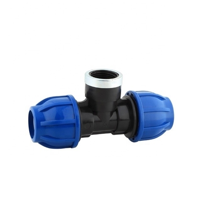 Instalação de compressão em PP azul para abastecimento de água e irrigação agrícola