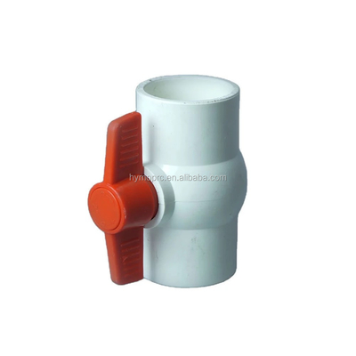 ASTM DIN Válvula de esfera de PVC branco padrão em todos os tamanhos com tamanho de 1,5 polegada e alça vermelha