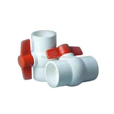 ASTM DIN Válvula de esfera de PVC branco padrão em todos os tamanhos com tamanho de 1,5 polegada e alça vermelha