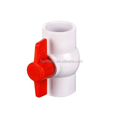 ASTM DIN Válvula de esfera de PVC branco padrão em todos os tamanhos com tamanho de 1,5 polegada e alça vermelha