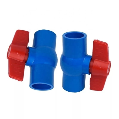 Válvula de bola de PVC de comprimento padrão de 1,5 polegadas para irrigação Cor azul e material