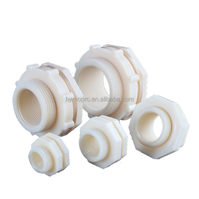 Instalações de encanamento de PVC Conector de tubos Parede de encanamento com extremos roscados 20 mm-400 mm Branco